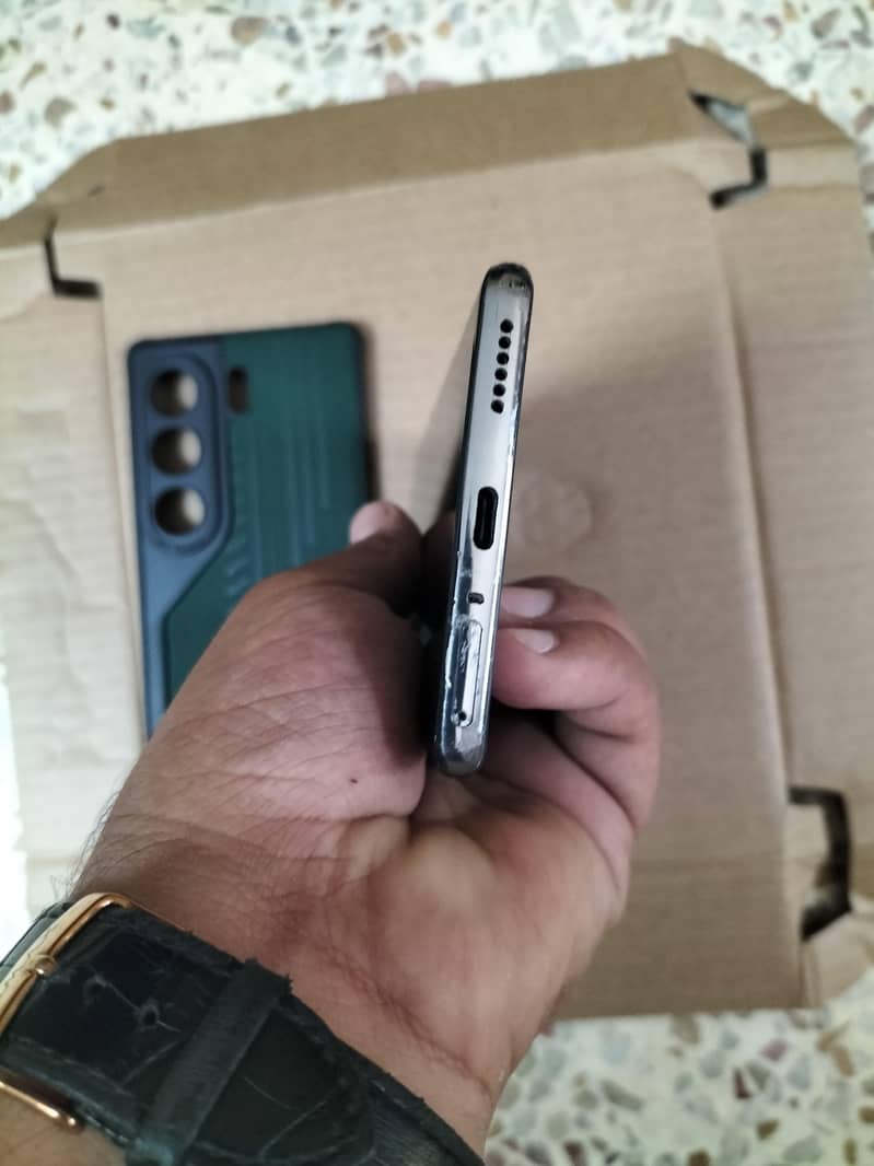 Tecno CAMON 40 Pro 4