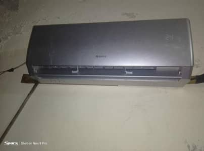Gree 1 Ton DC inverter heat and cool