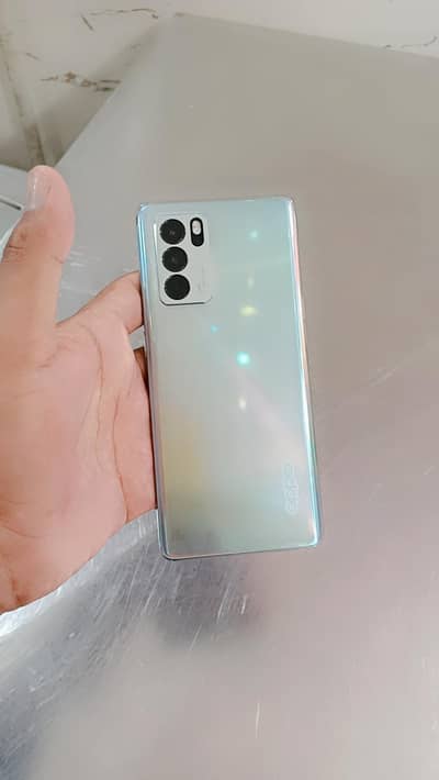 OPPO Reno6