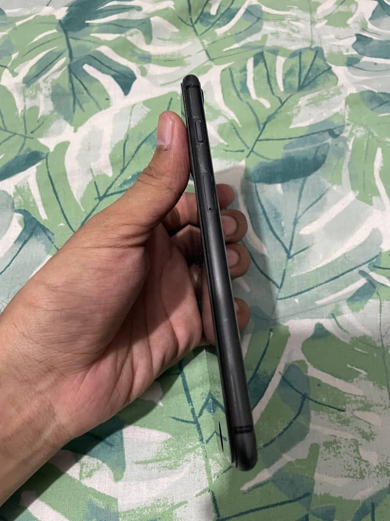Apple iPhone 8 Plus 3