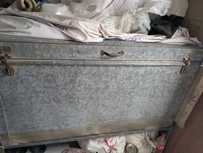 Peti / Storage Trunk – Strong & Spacious – Good Condition