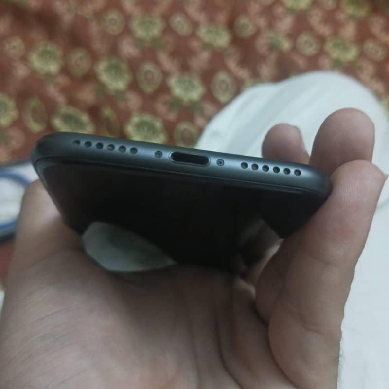 Apple iPhone 8 3