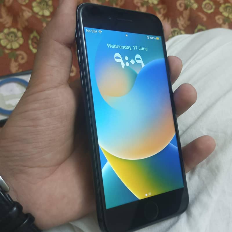 Apple iPhone 8 4
