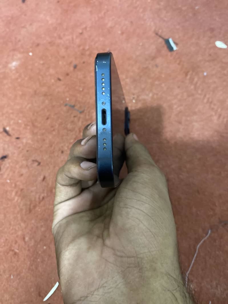 Apple iPhone 13 2
