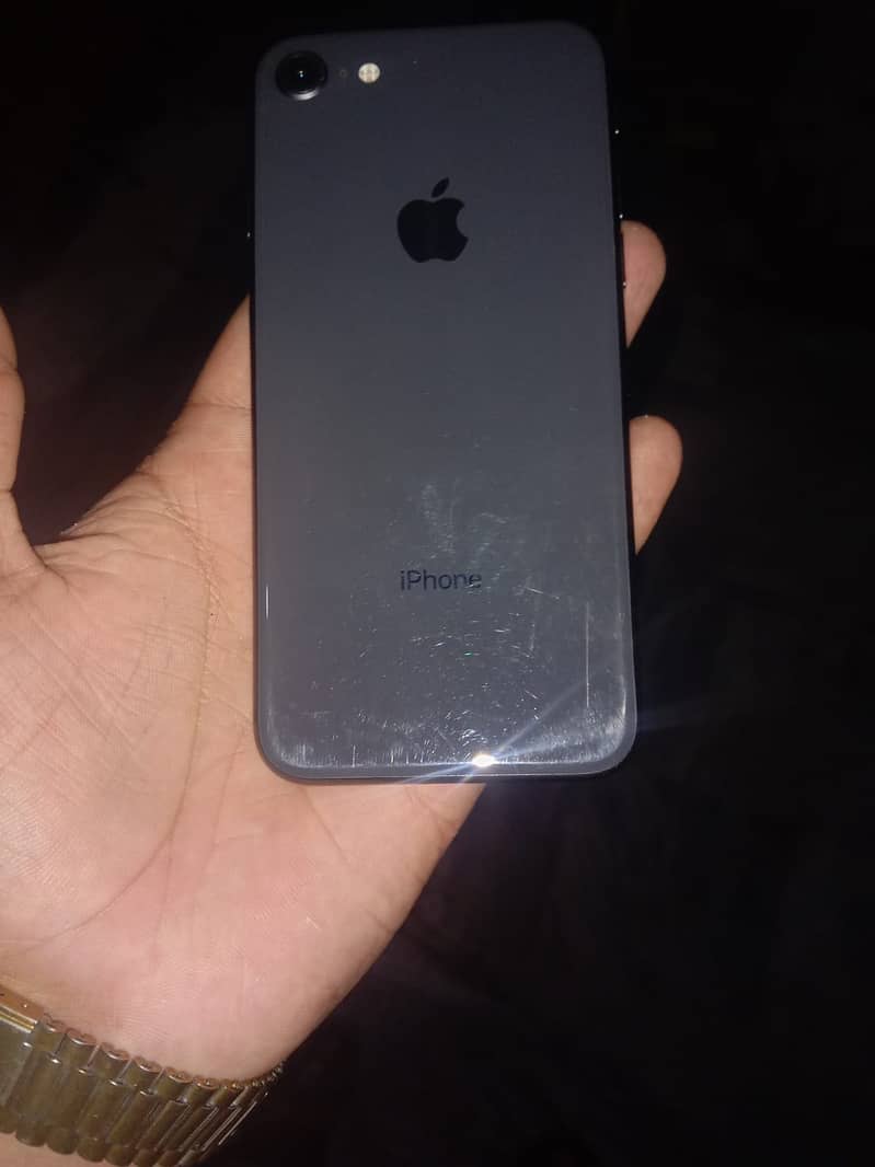 Apple iPhone 8 1