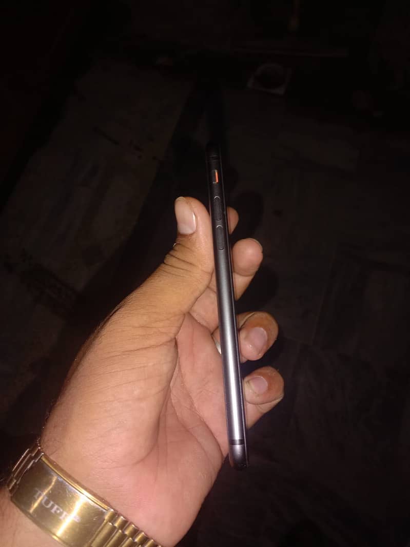 Apple iPhone 8 3