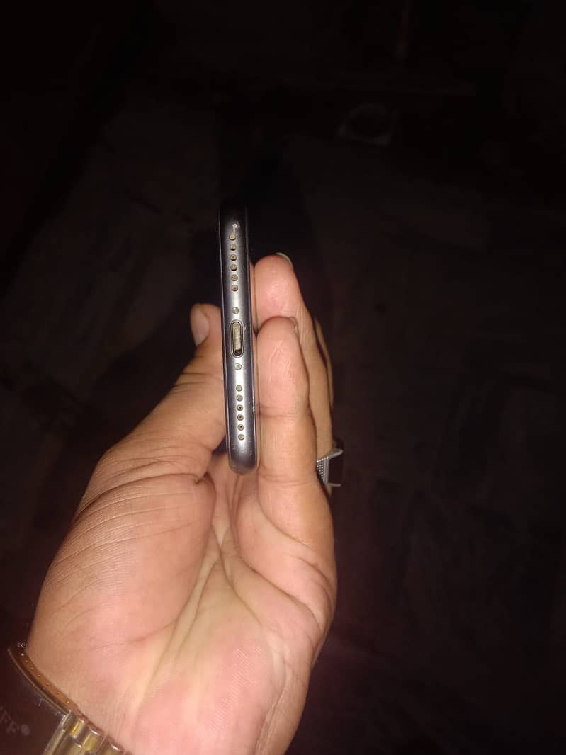 Apple iPhone 8 4