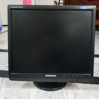 SAMSUNG ORIGINAL MONITOR LED WITH ORIGINAL STAND. 180° ROTATE