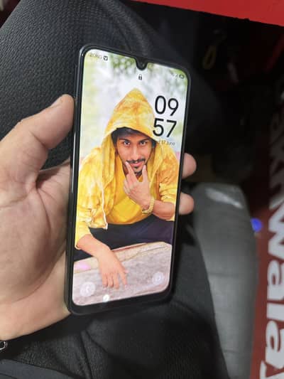 samsung a17 just 20 days used  with box