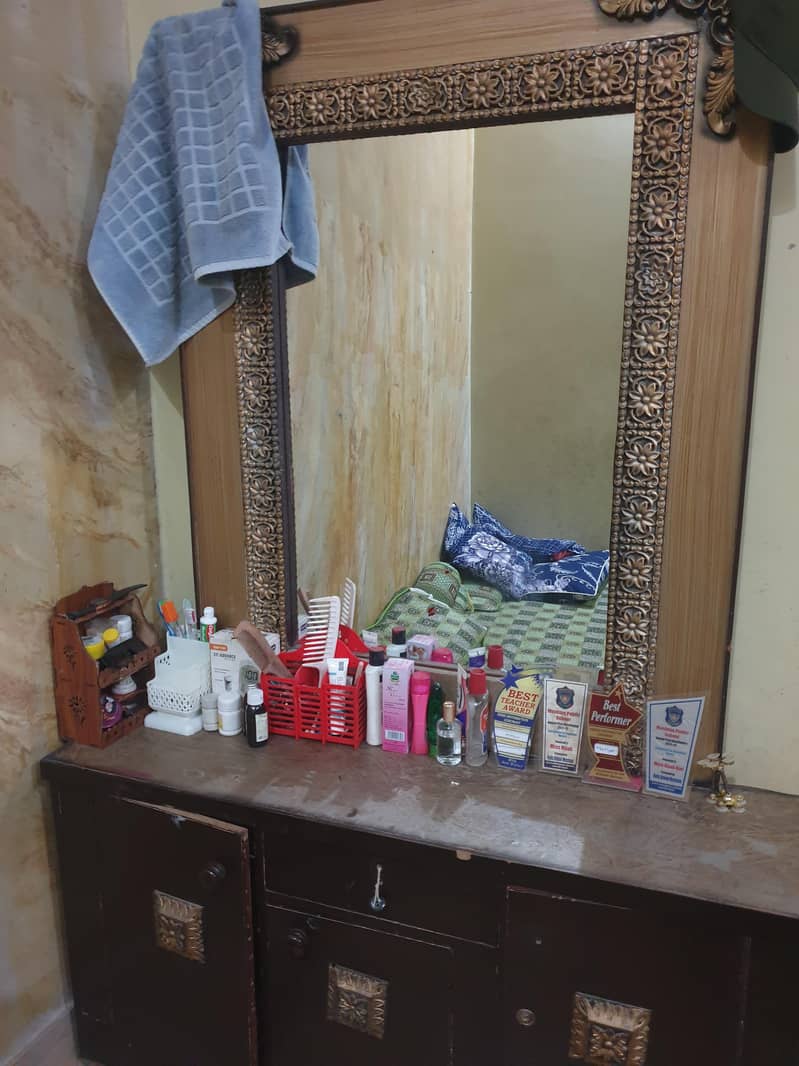 Dressing Table Complete 8/10 condition 1