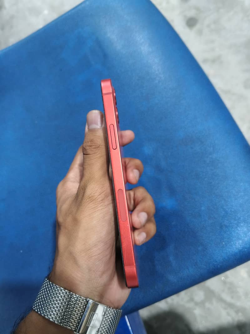 Apple iPhone 12 4