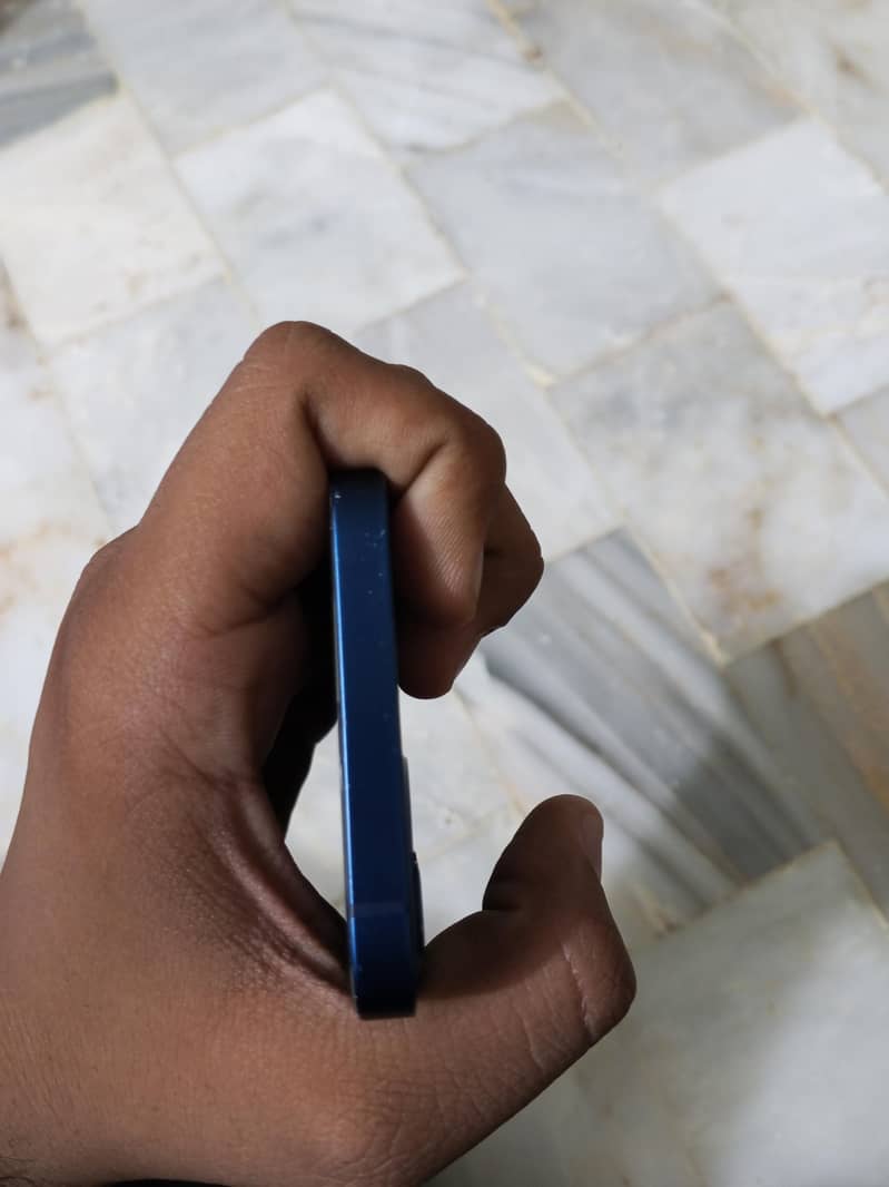 Apple iPhone 12 3