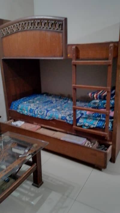 3 beds in one frame