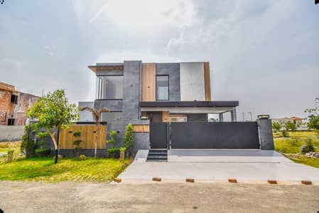 1 KANAL ELEGANT AND SLIGHTLY USED SUPER HOT LOCATED BUNGALOW IS AVAILABLE IN THE BEST BLOCK OF DHA LAHORE.