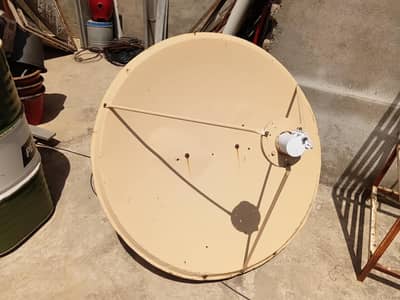 3 Dish Antennas 4ft, 3 C-Band & 2 KU-Band LNB, Start Track 9990 Recvr