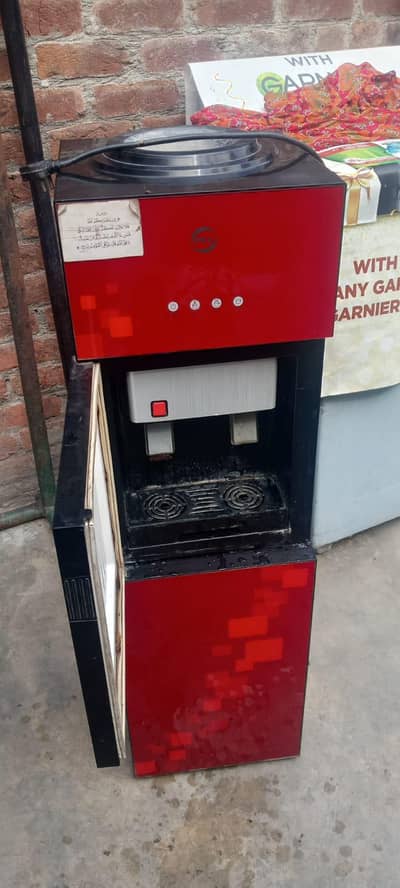 glass door water dispensor