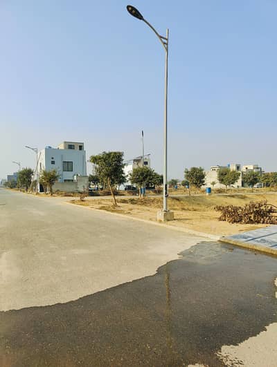 10 Marla Residential Plot At 40feet road,resonable rate,carpet road