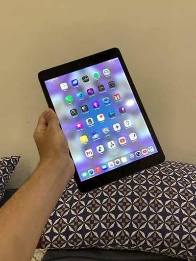 IPAD 9 GEN  64 GBs
