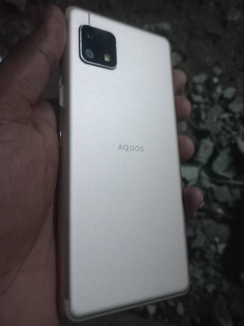 Aquos Sense4 basic 1