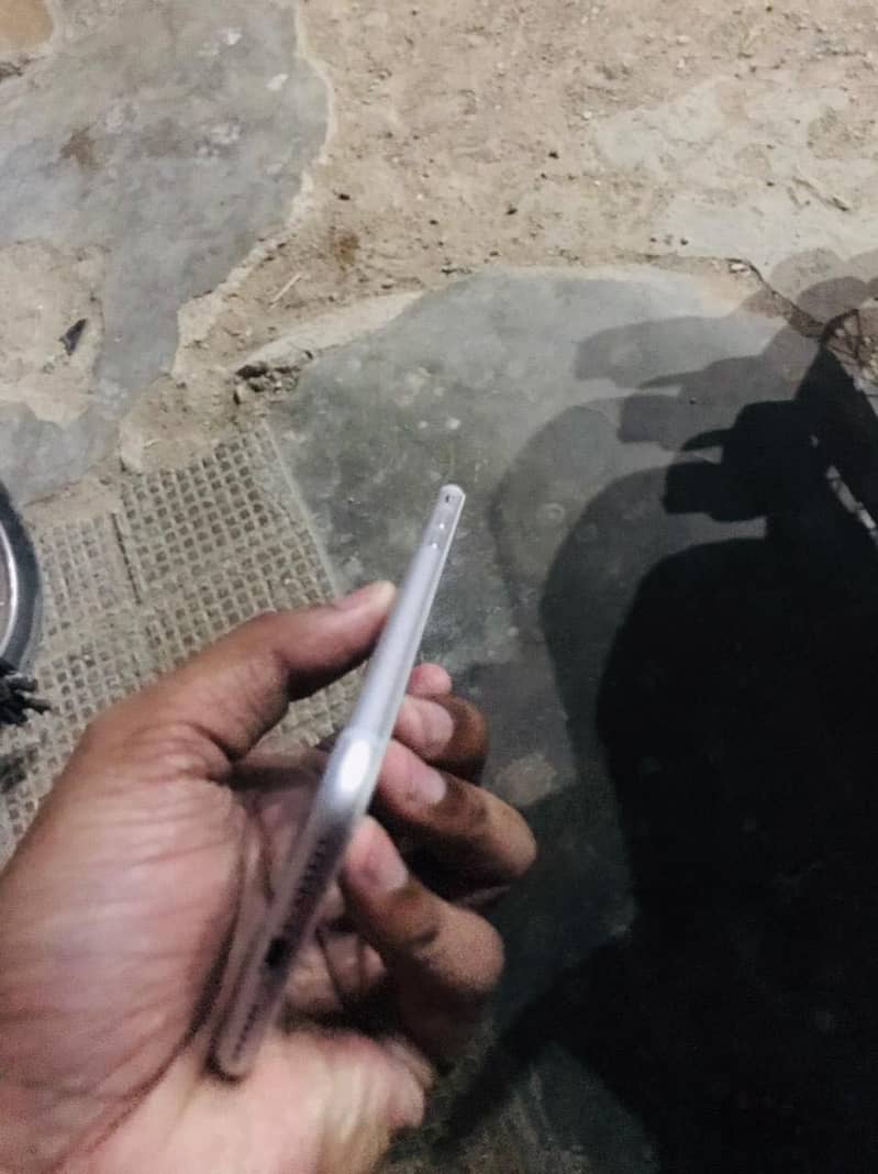 Apple iPhone 7 2