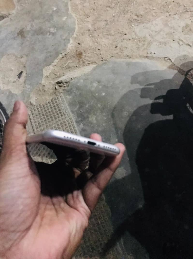 Apple iPhone 7 3