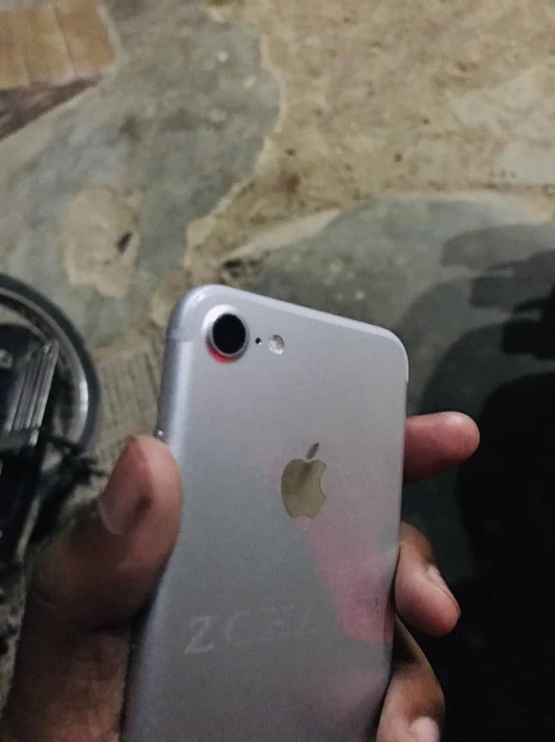 Apple iPhone 7 7
