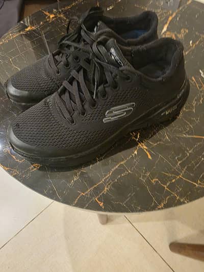 Sketcher arch fit  black  UK 8 size my phone 03018093567