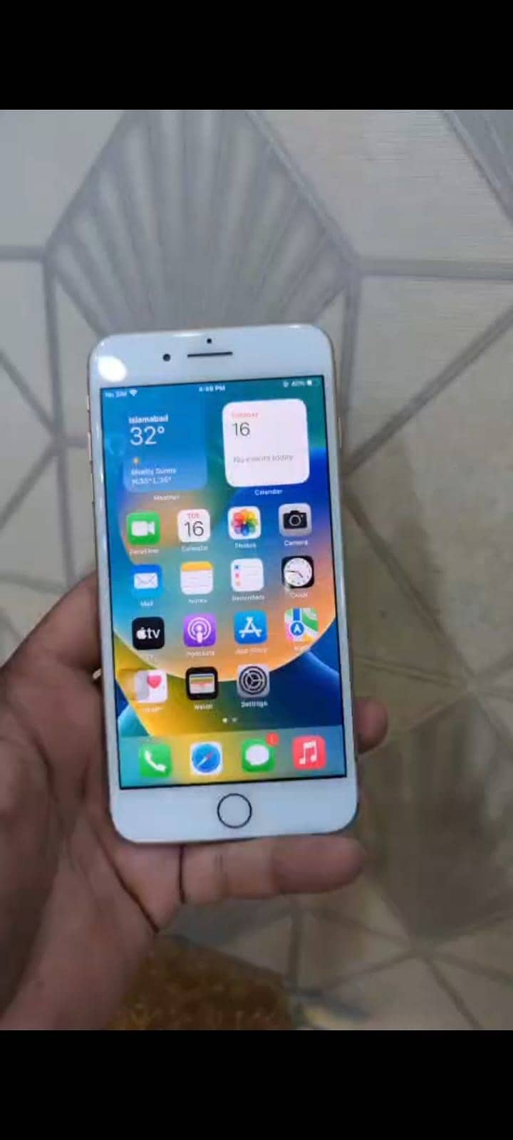 Apple iPhone 8 Plus 4