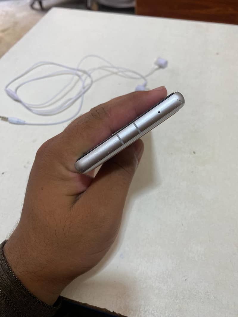 Google Pixel 7a 5