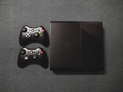 Xbox 360e (320gig) (pristine condition)