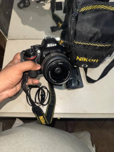 Nikon D5200 .