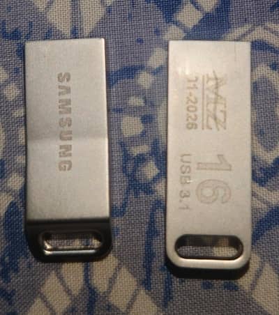 1300 mein 2 USB new 16gb Samsung