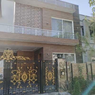1 Kanal Old House Corner Hot Location For Sale