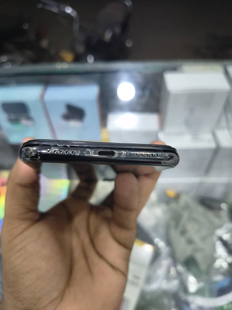 Apple iPhone X 3