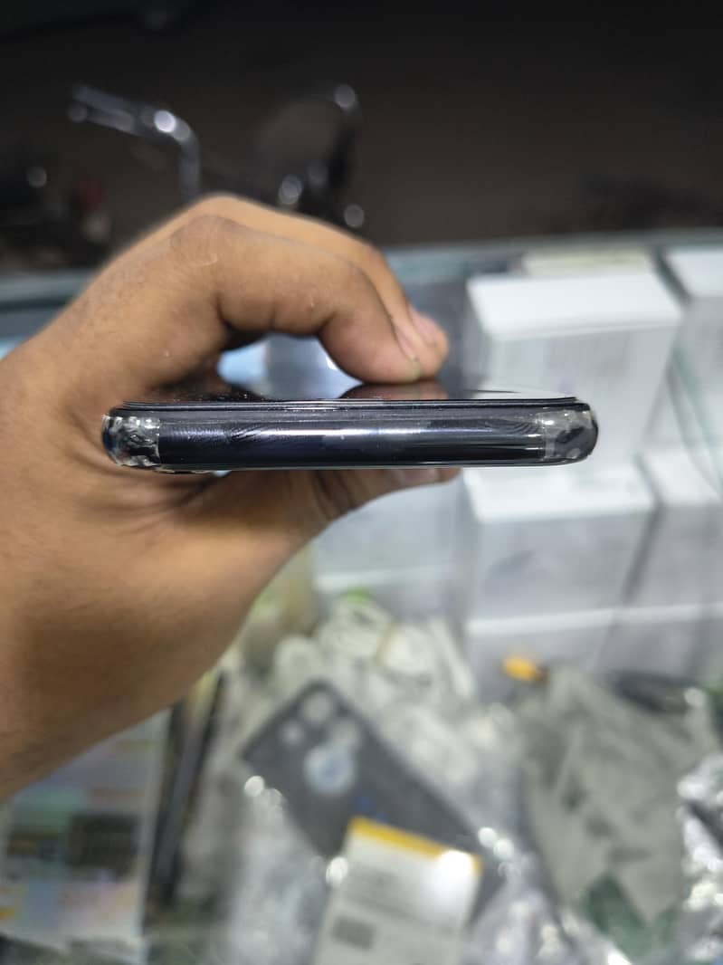 Apple iPhone X 4