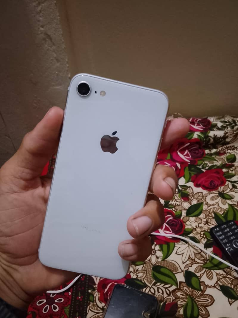 Apple iPhone 8 0
