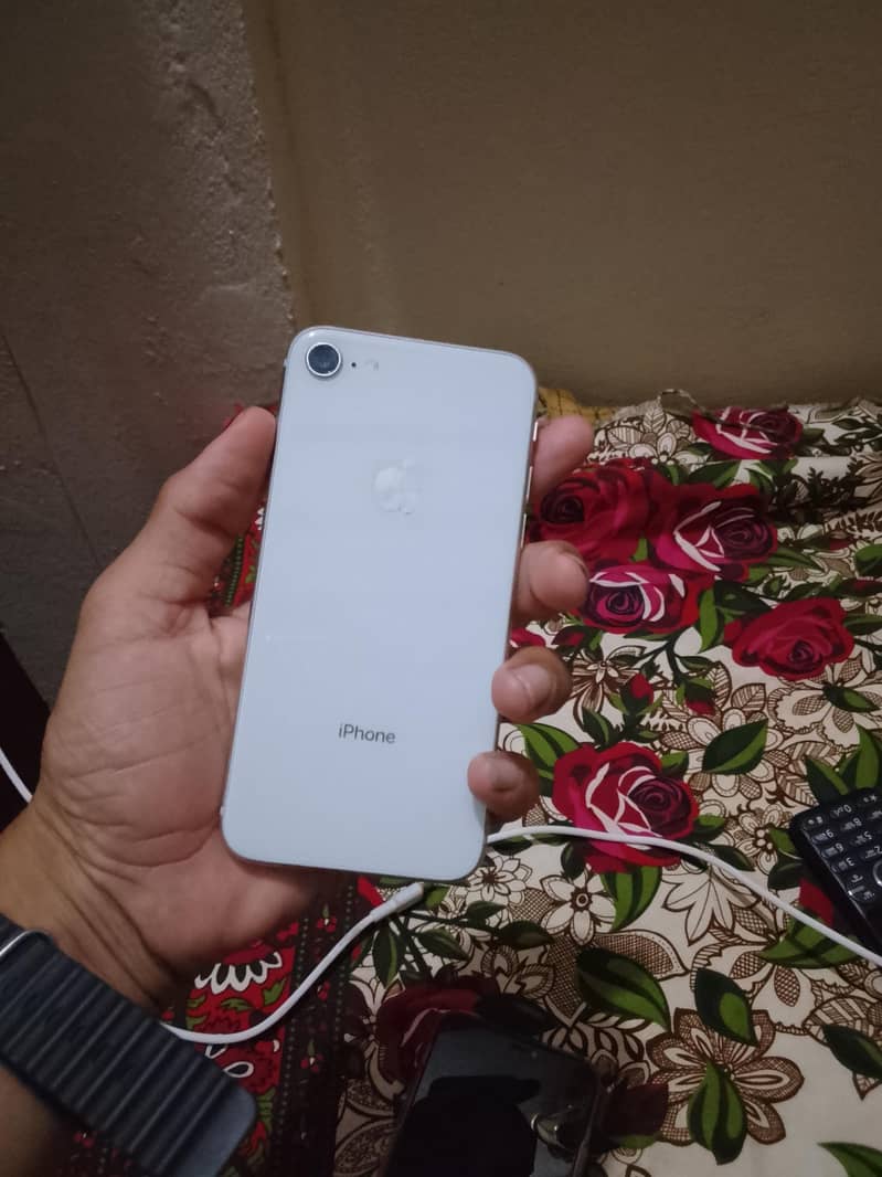 Apple iPhone 8 1