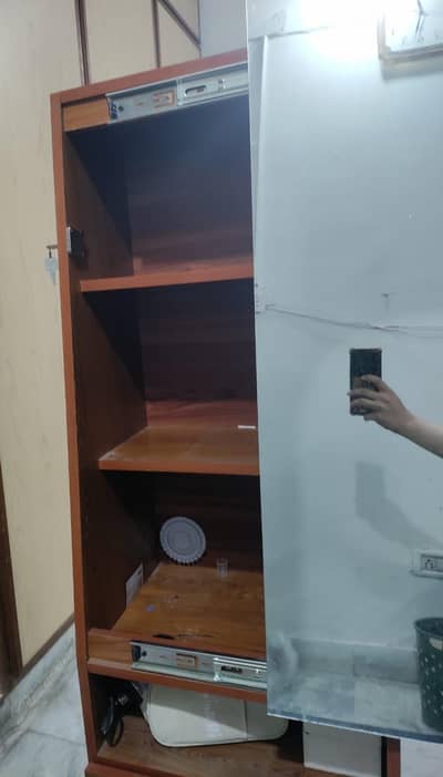 Used Dressing table available for sale