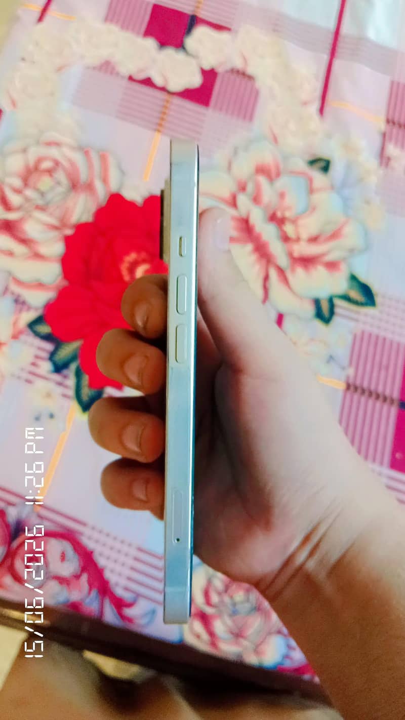 Apple iPhone 13 2