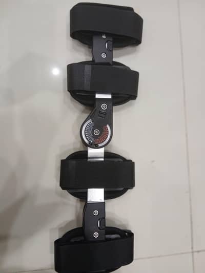 hinge knee brace