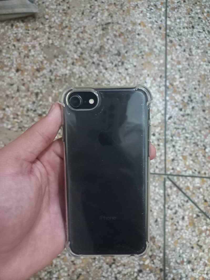 Apple iPhone 7 0