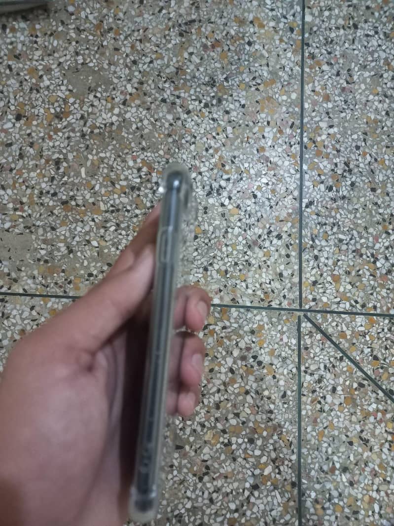 Apple iPhone 7 1