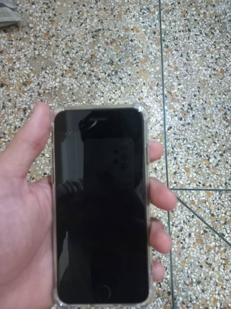 Apple iPhone 7 2
