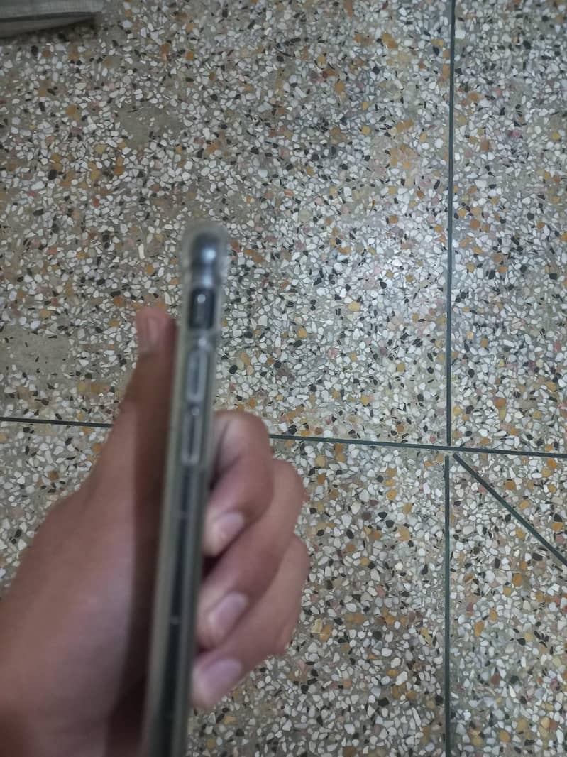 Apple iPhone 7 3