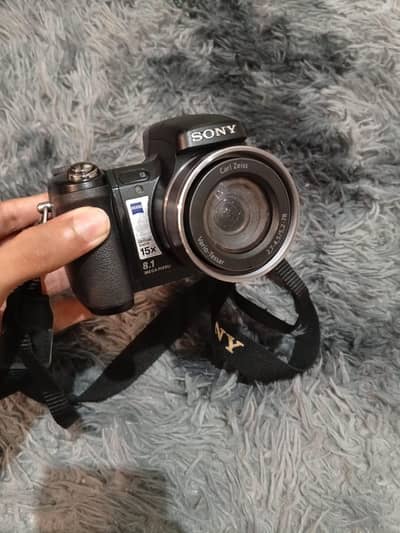 Sony Cyber-shot DSC-H7 – 15x Optical Zoom Camera