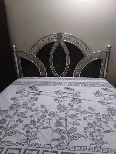 king bed like new with two side table and dressing