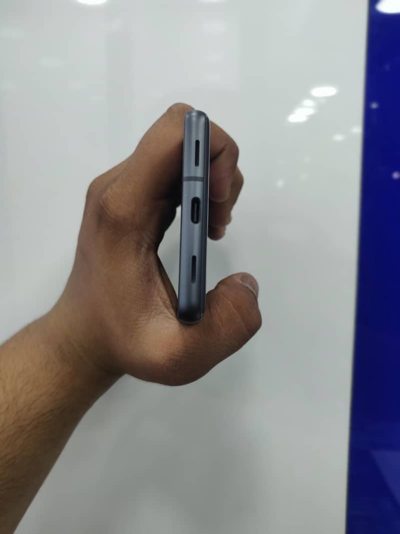 Google Pixel 7a 5