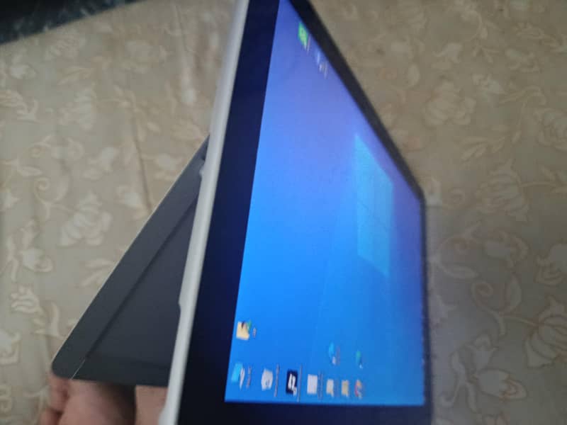Microsoft surface go 9