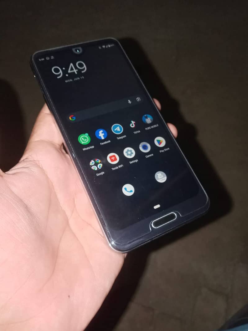 Sharp Aquos R2 0