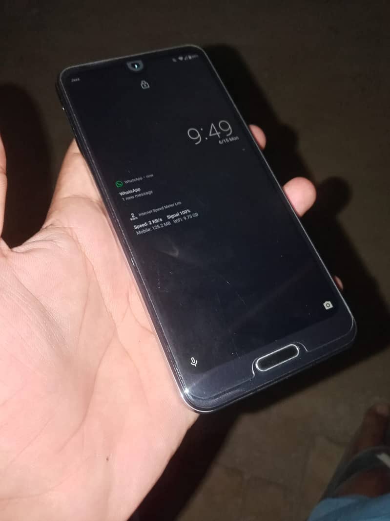 Sharp Aquos R2 1